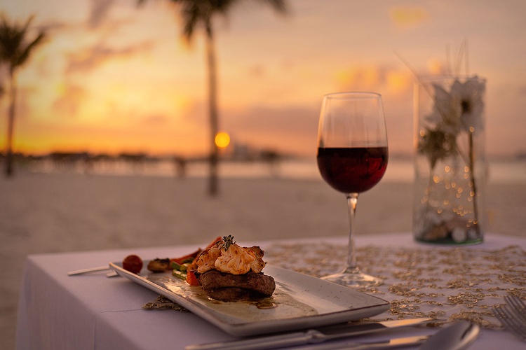 Romantic dinner Beachscape Kin Ha Villas & Suites Cancún Cancun
